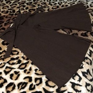 Gently used brown London Jean linen goucho pants